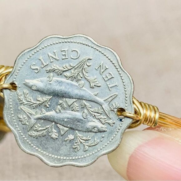 Gold Wire Wrapped Bahamas Coin Bangle Bracelet - Picture 2 of 5